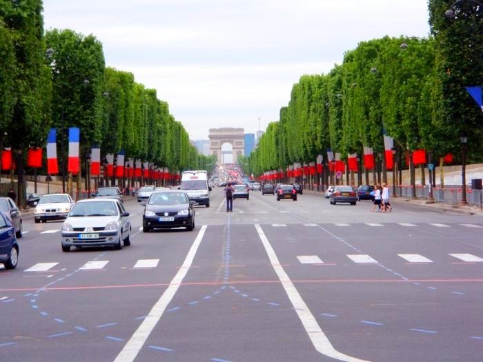 Bulvár Champs-Elysées